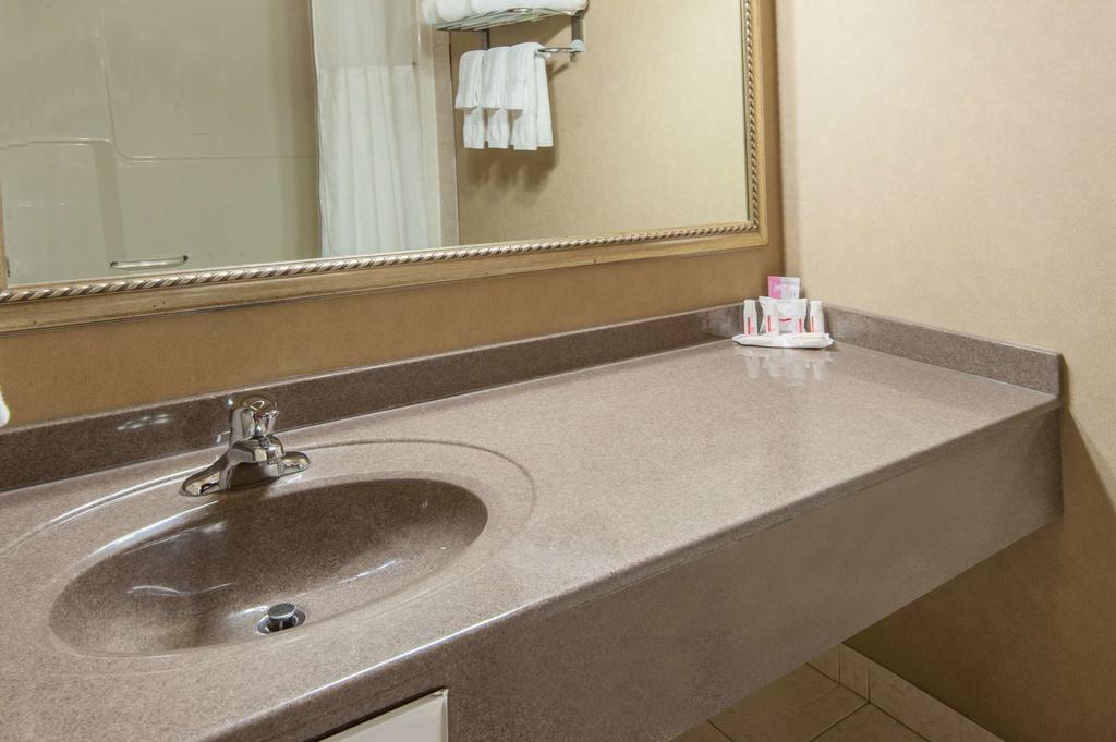 Ramada by Wyndham Drumheller Hotel&Suites Eksteriør billede